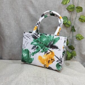 Green Daffodil Medium Tote Bags